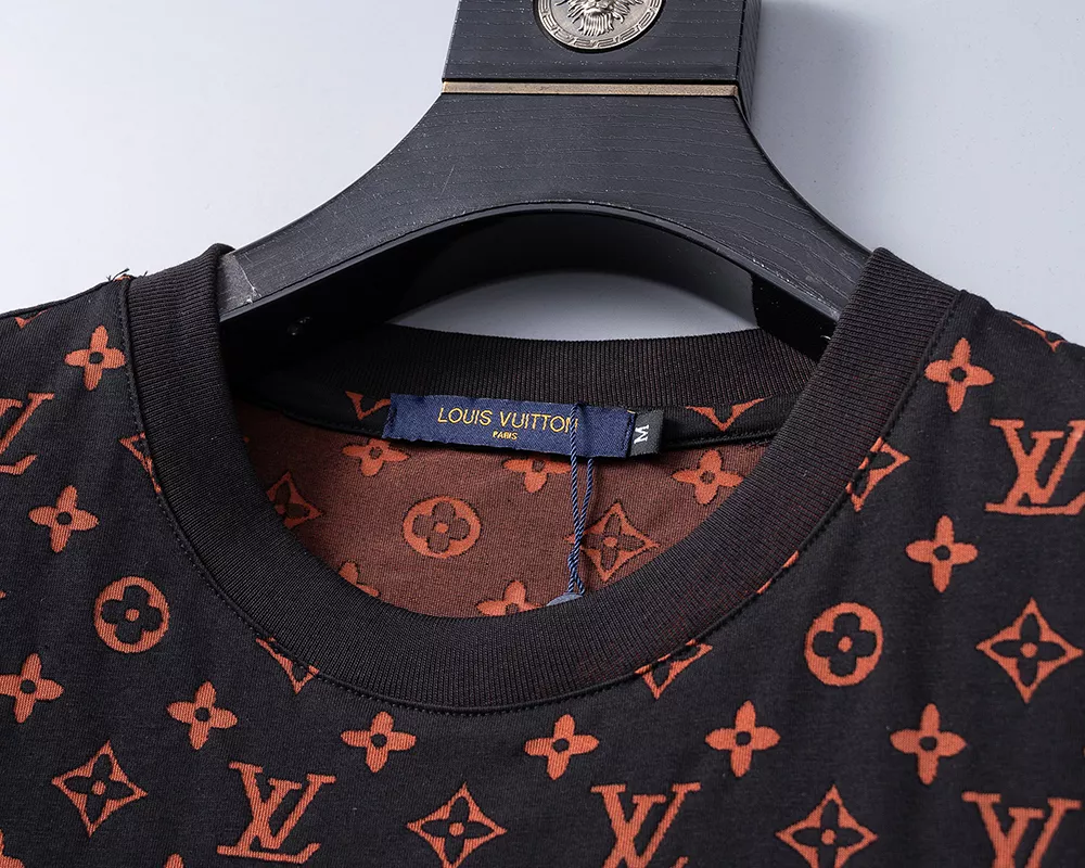 Louis Vuitton LV T-Shirts Short Sleeved For Men Comfortable 2609