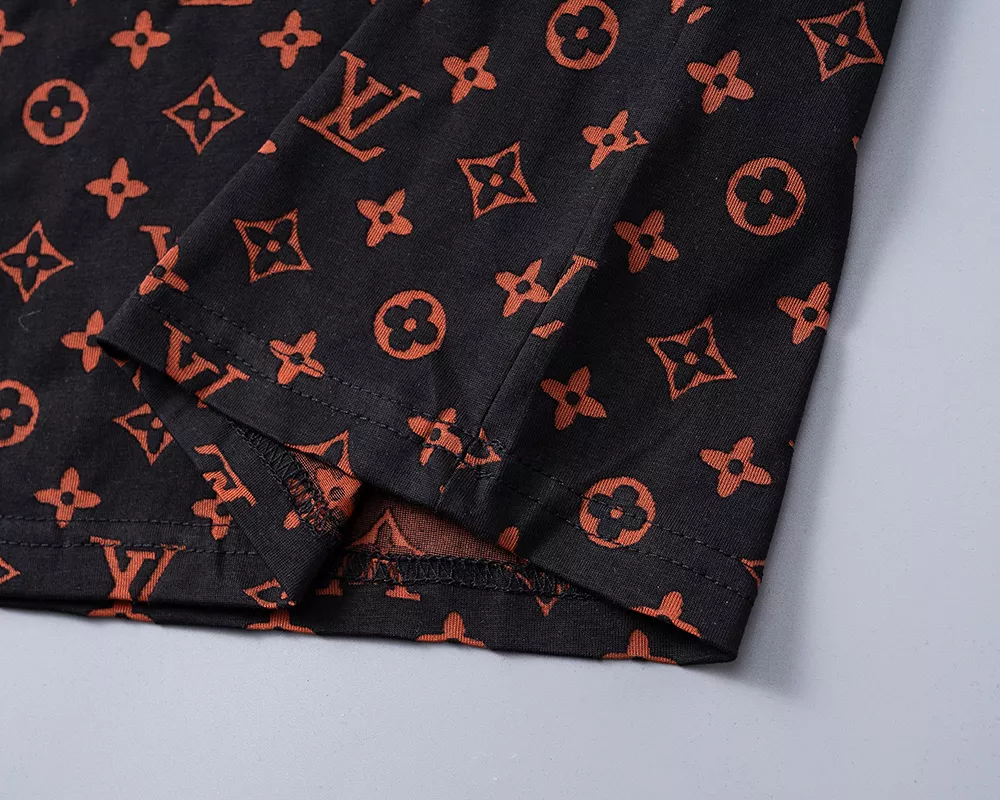 Louis Vuitton LV T-Shirts Short Sleeved For Men Comfortable 2609