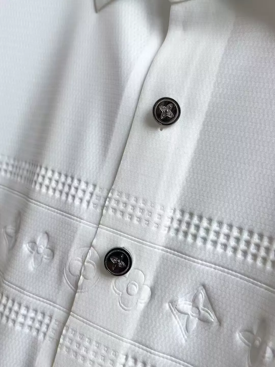 Louis Vuitton LV T-Shirts Short Sleeved For Men Practical 863
