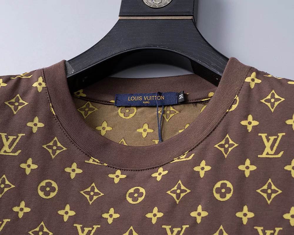 Louis Vuitton LV T-Shirts Short Sleeved For Men Sleek 6162