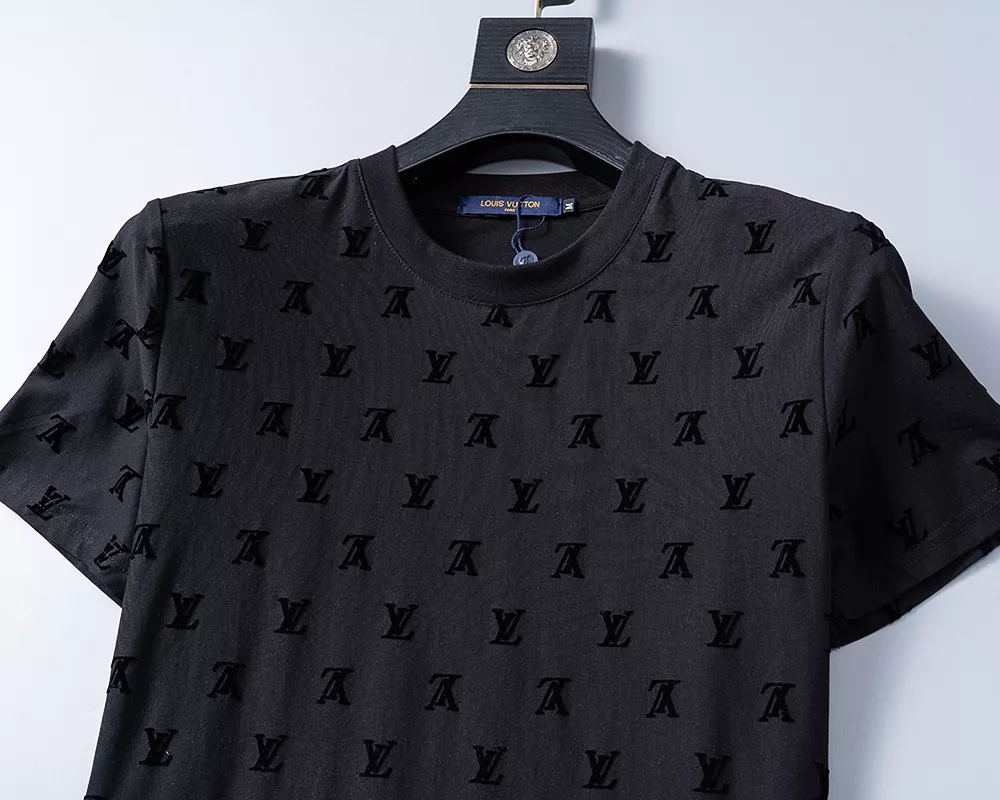 Louis Vuitton LV T-Shirts Short Sleeved For Men Sleek 6428