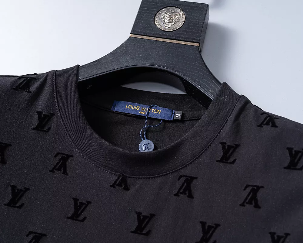 Louis Vuitton LV T-Shirts Short Sleeved For Men Sleek 6428