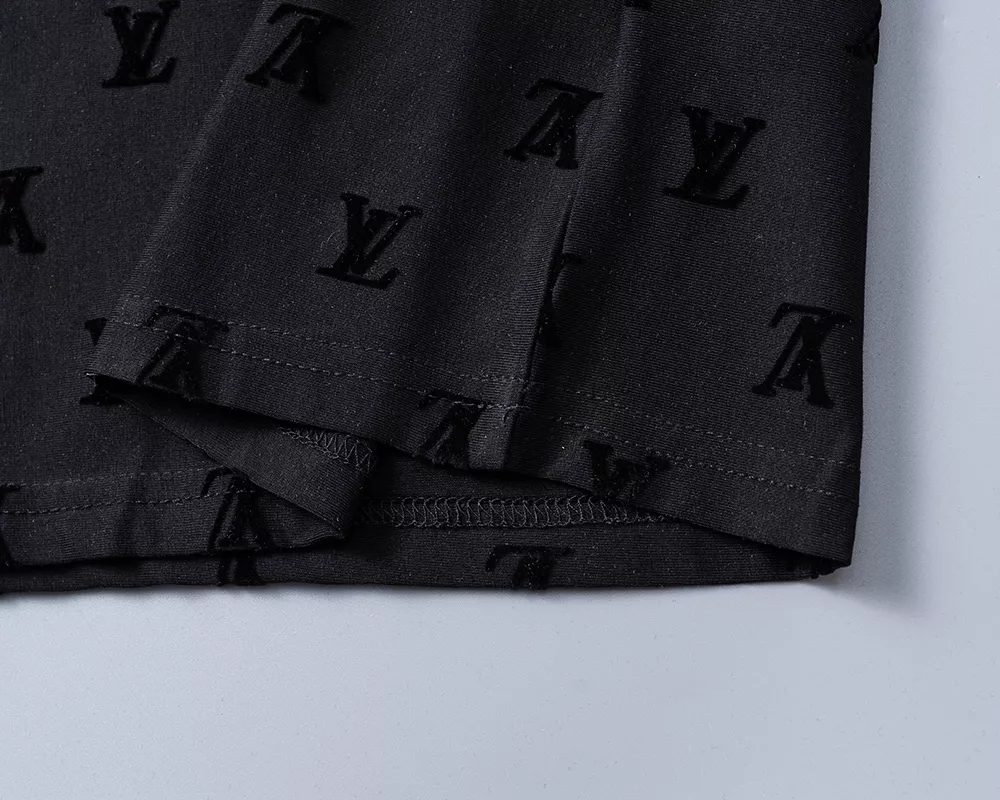 Louis Vuitton LV T-Shirts Short Sleeved For Men Sleek 6428