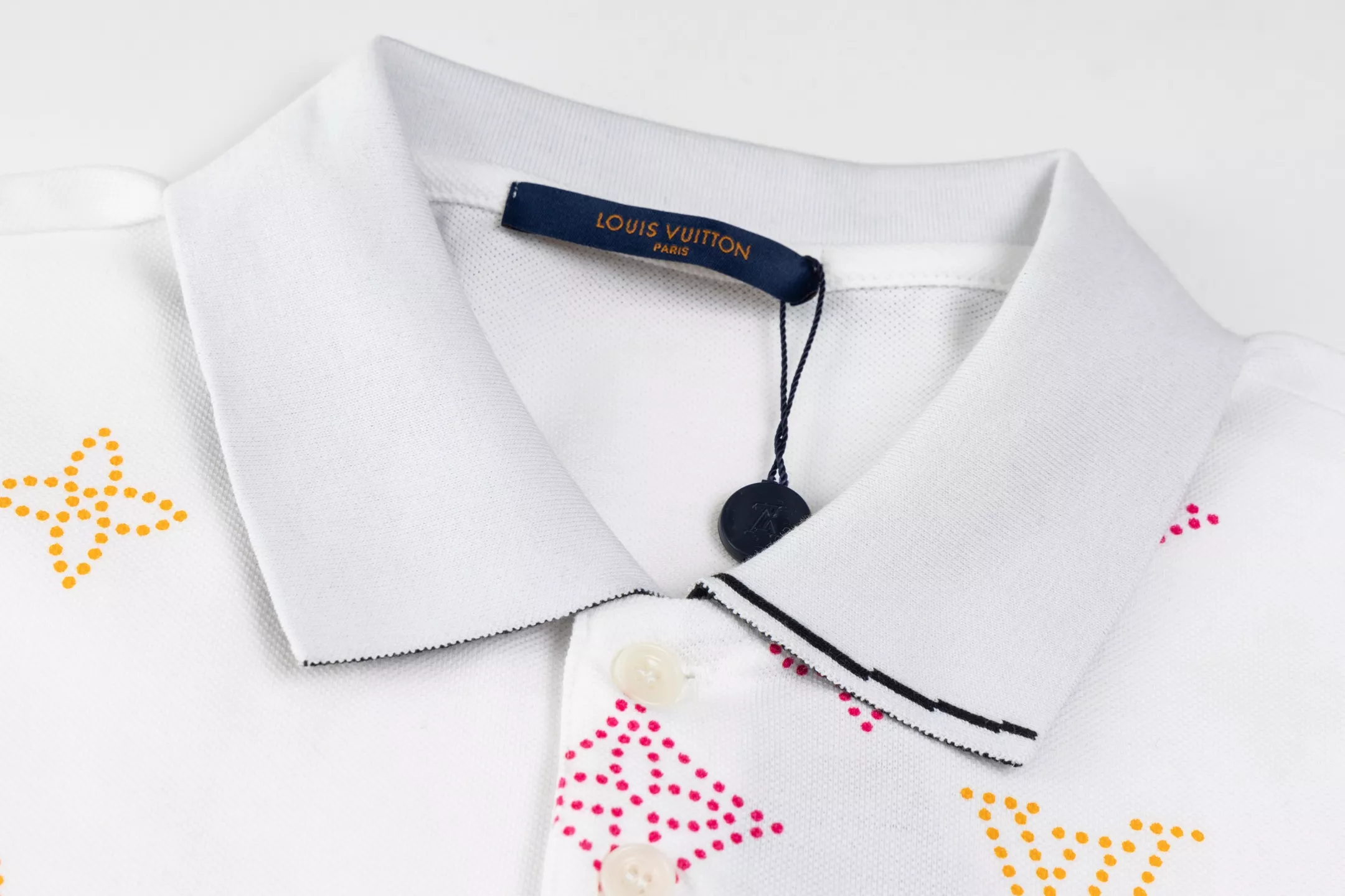 Louis Vuitton LV T-Shirts Short Sleeved For Men Sophisticated 8820