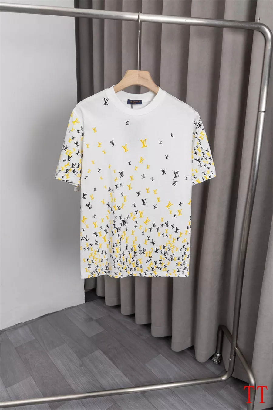 Louis Vuitton LV T-Shirts Short Sleeved For Men Trendsetting 9181