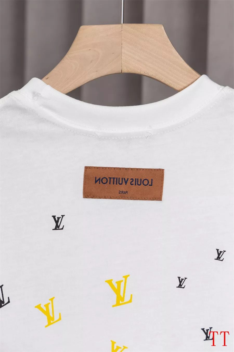 Louis Vuitton LV T-Shirts Short Sleeved For Men Trendsetting 9181