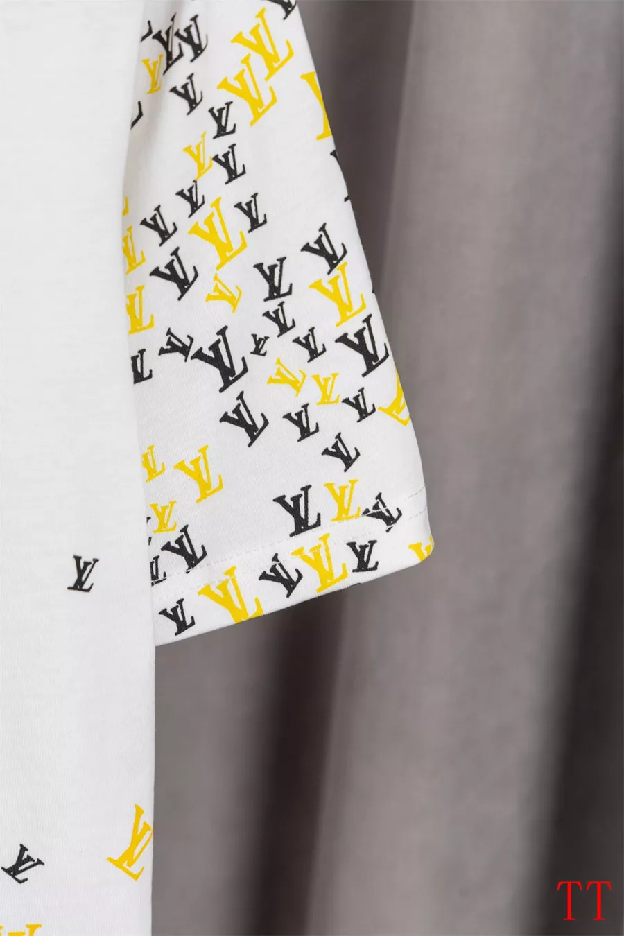 Louis Vuitton LV T-Shirts Short Sleeved For Men Trendsetting 9181