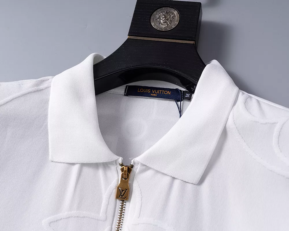 Louis Vuitton LV T-Shirts Short Sleeved For Men Trendy 388