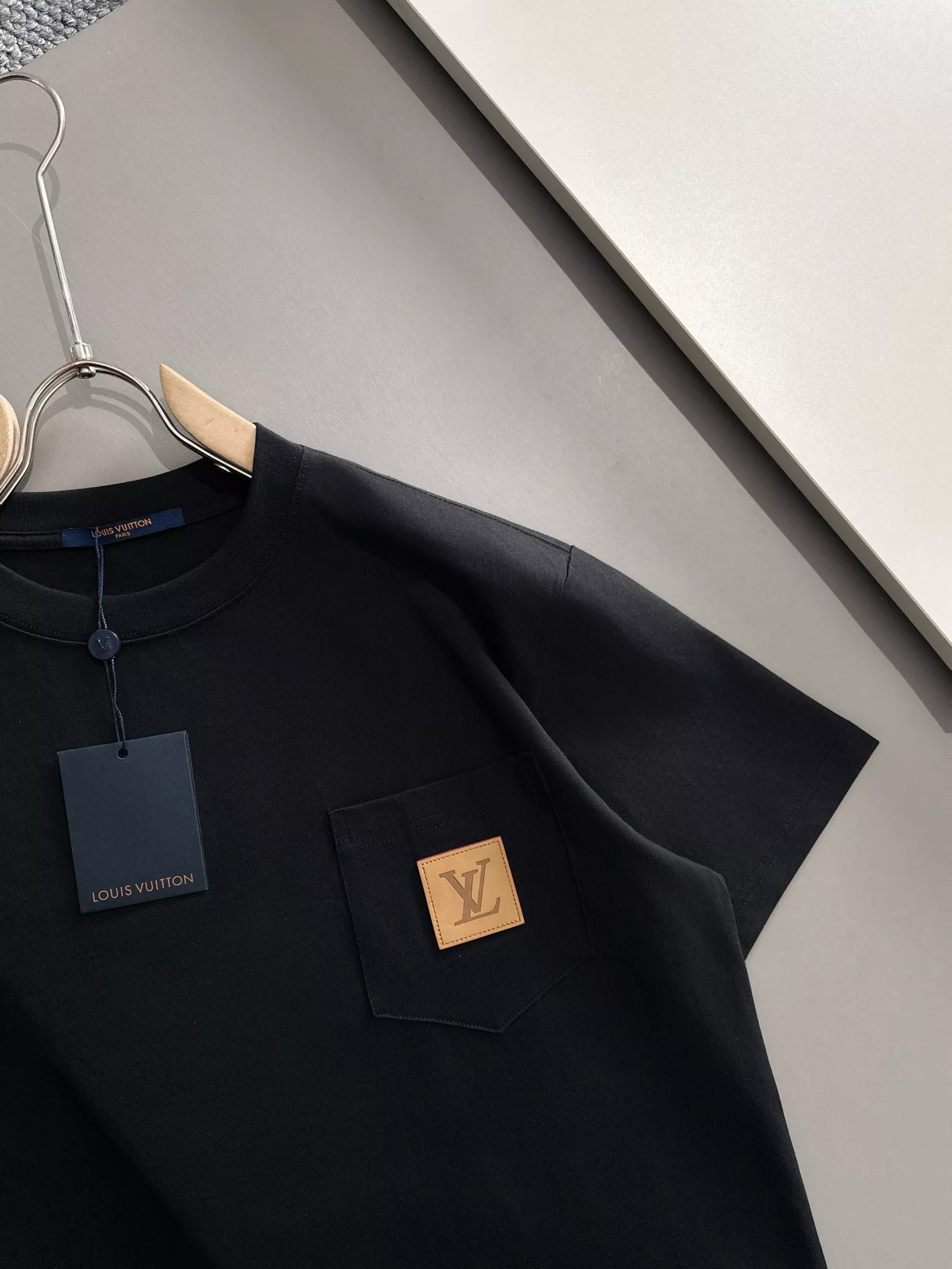 Louis Vuitton LV T-Shirts Short Sleeved For Unisex Compact 4694