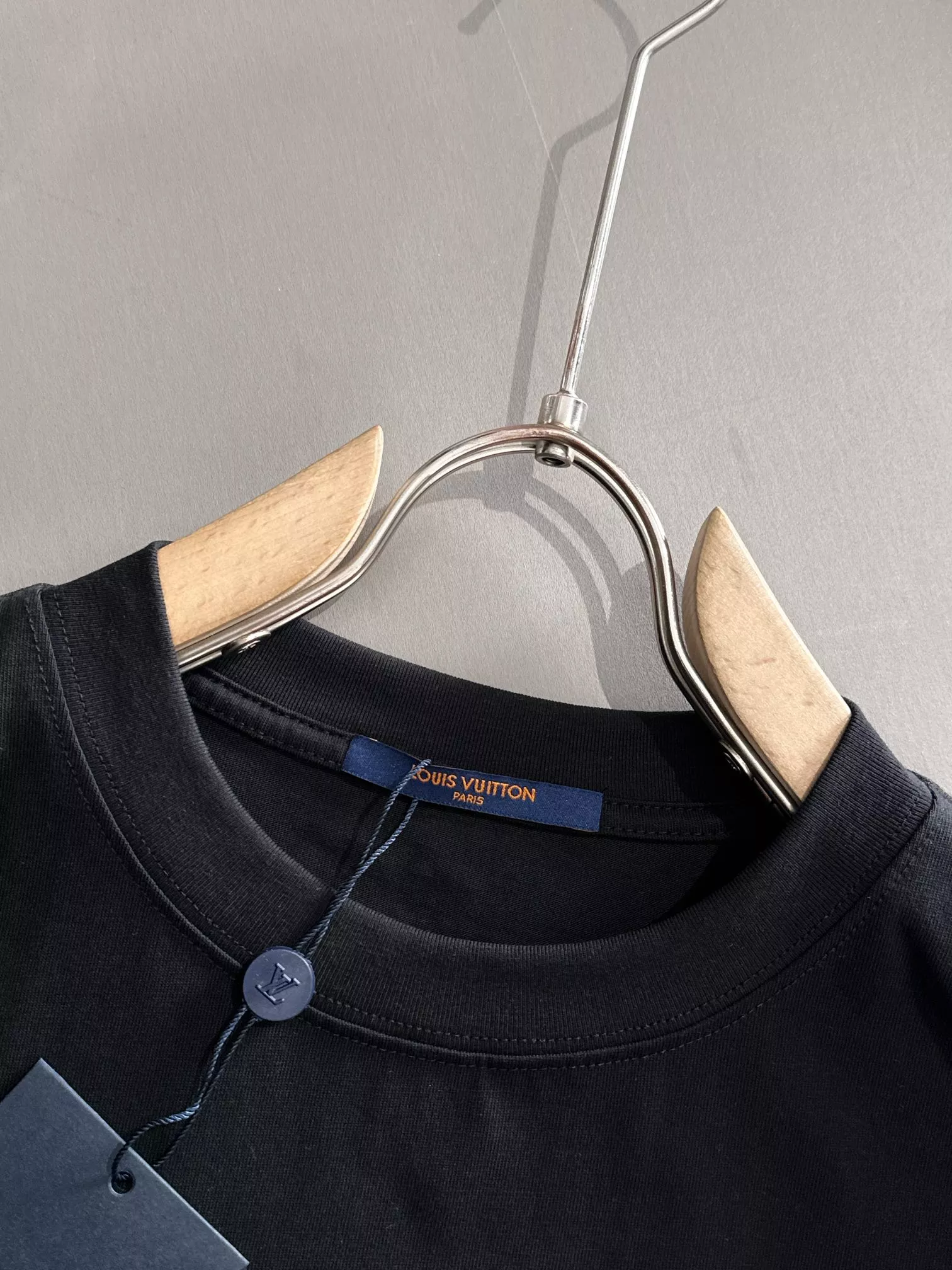 Louis Vuitton LV T-Shirts Short Sleeved For Unisex Compact 4694