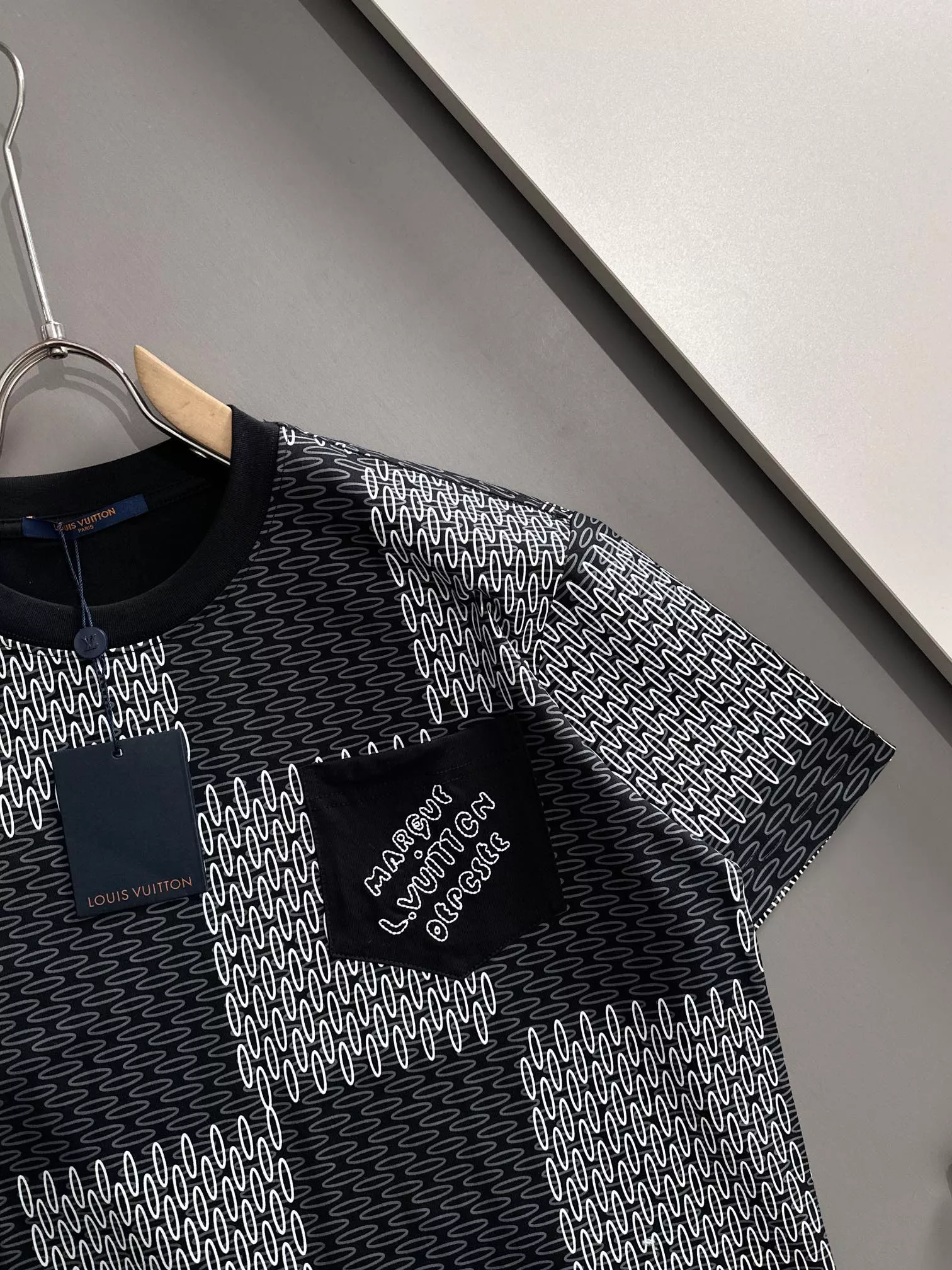 Louis Vuitton LV T-Shirts Short Sleeved For Unisex Soft 6804