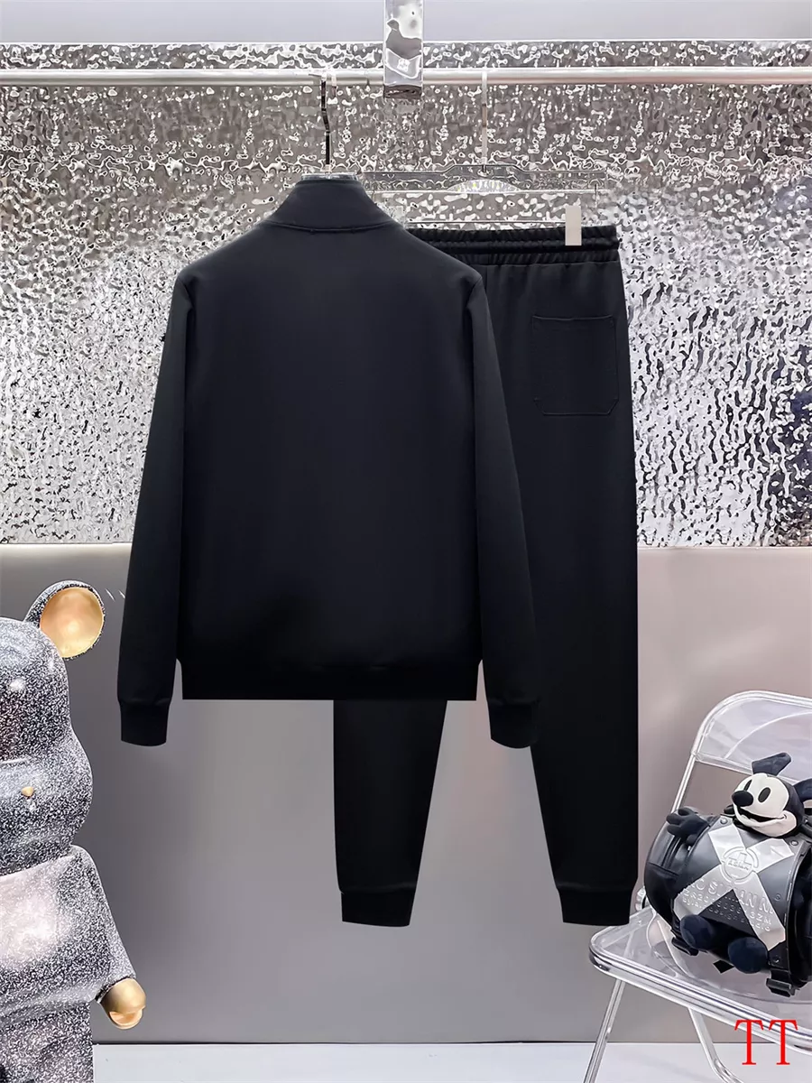 Louis Vuitton LV Tracksuits Long Sleeved For Men GoodFit 7670