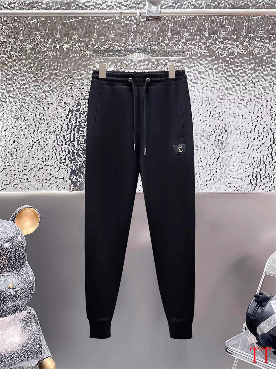 Louis Vuitton LV Tracksuits Long Sleeved For Men GoodFit 7670