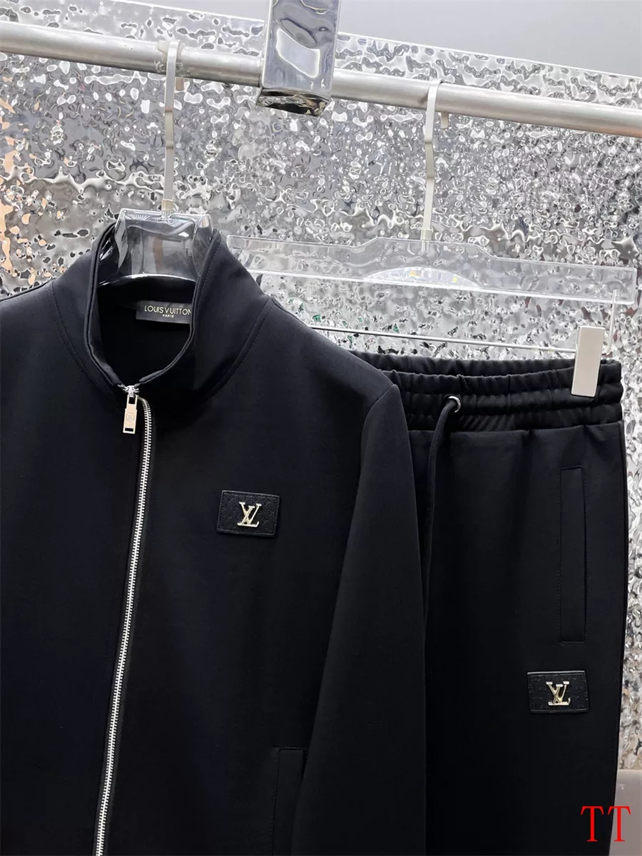 Louis Vuitton LV Tracksuits Long Sleeved For Men GoodFit 7670
