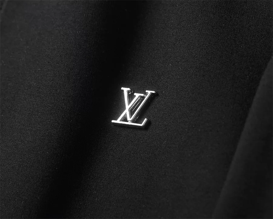 Louis Vuitton LV Tracksuits Long Sleeved For Men Popular 4718