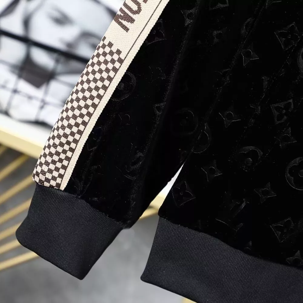 Louis Vuitton LV Tracksuits Long Sleeved For Men SmartChoice 9173