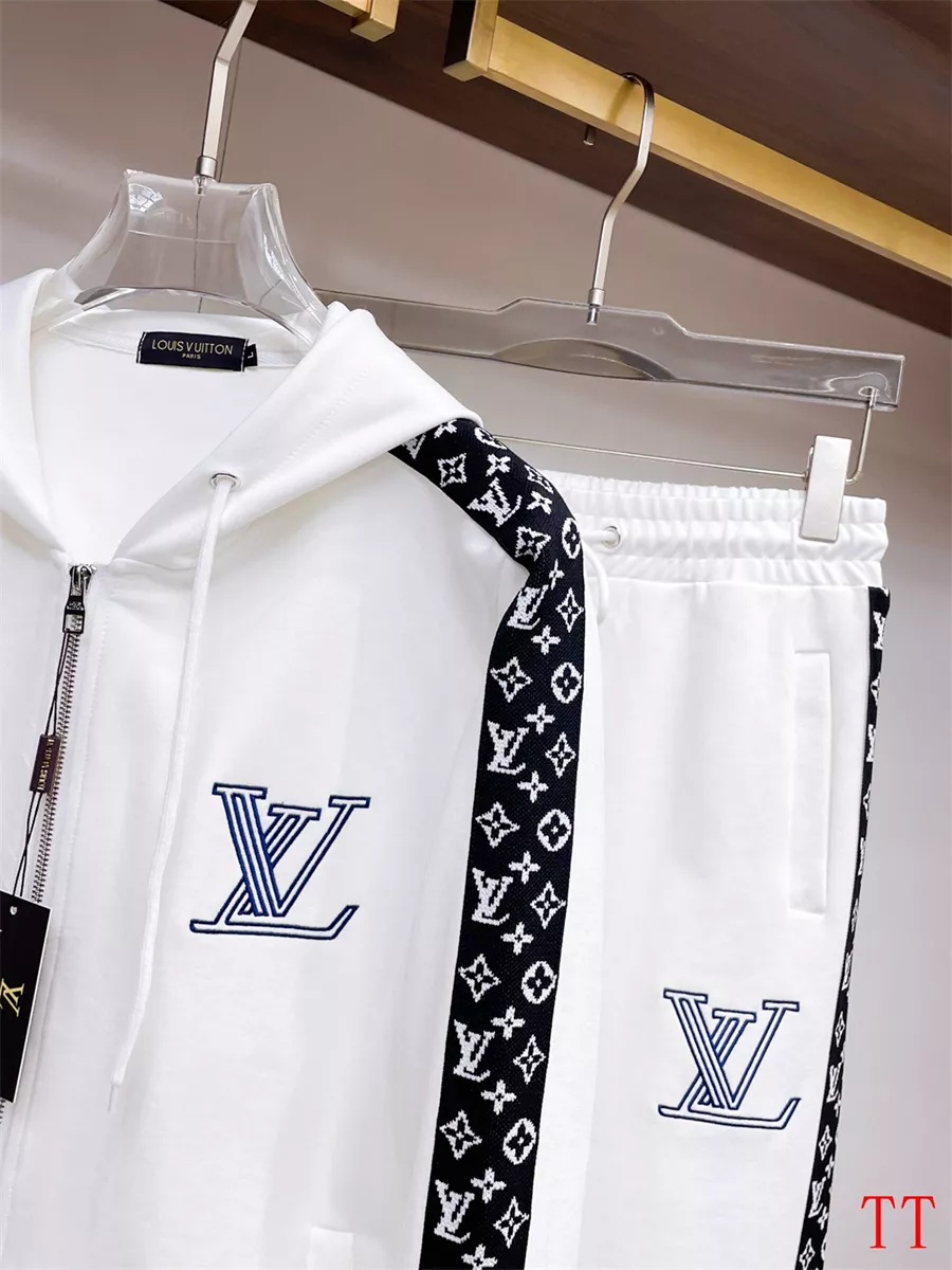 Louis Vuitton LV Tracksuits Long Sleeved For Men UrbanStyle 6392