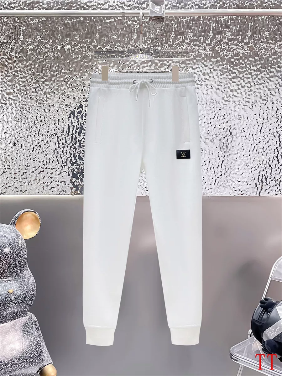 Louis Vuitton LV Tracksuits Long Sleeved For Men Versatile 8111