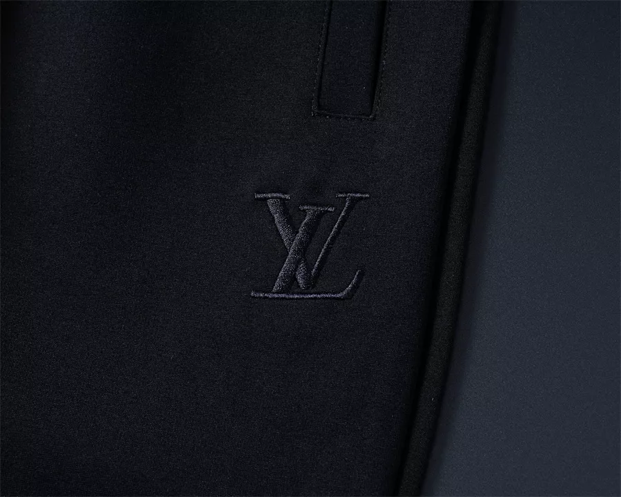 Louis Vuitton LV Tracksuits Long Sleeved For Men WellDesigned 8027