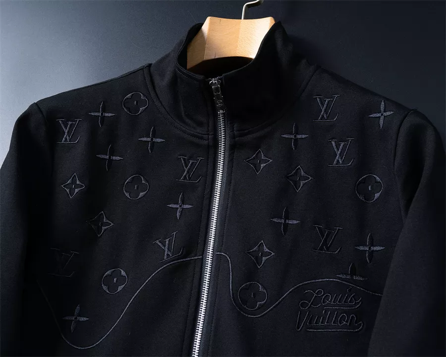 Louis Vuitton LV Tracksuits Long Sleeved For Men WellDesigned 8027