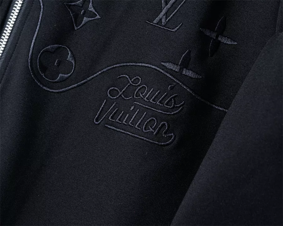Louis Vuitton LV Tracksuits Long Sleeved For Men WellDesigned 8027