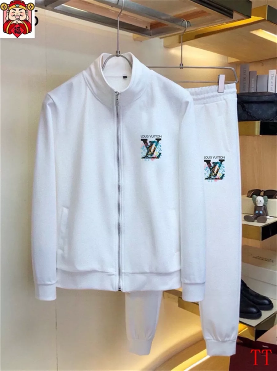 Louis Vuitton LV Tracksuits Long Sleeved For Men WellDesigned 923