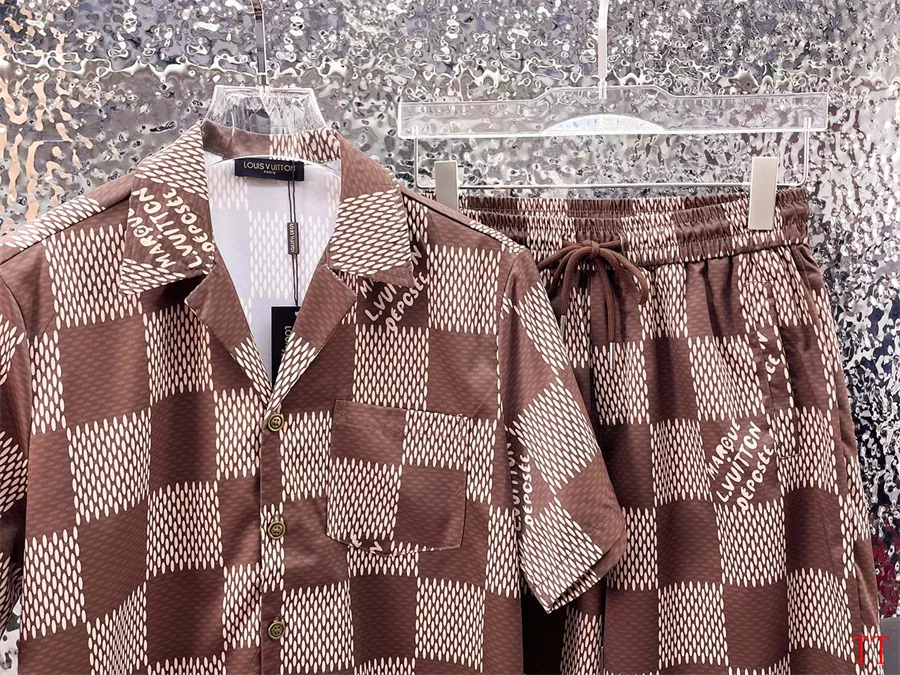 Louis Vuitton LV Tracksuits Short Sleeved For Men BestValue 8197