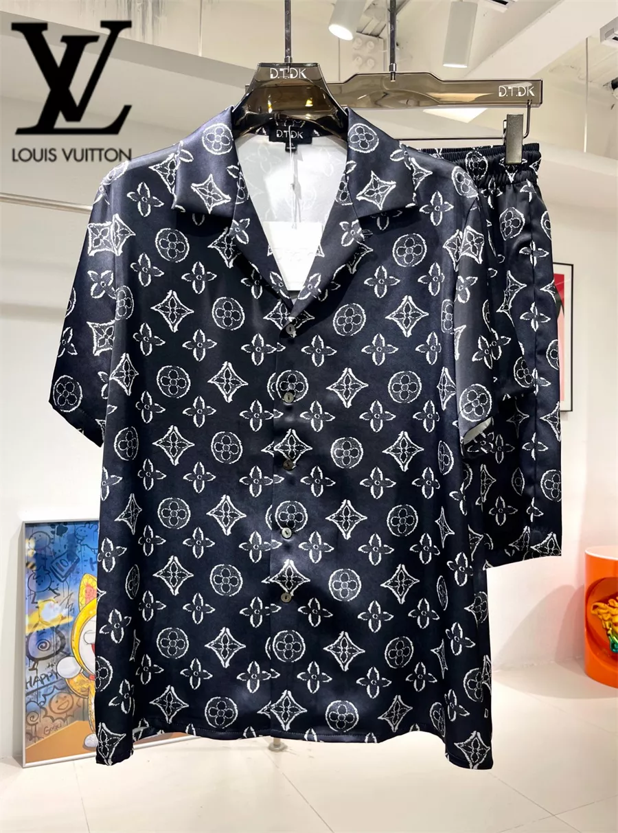 Louis Vuitton LV Tracksuits Short Sleeved For Men Comfortable 2267