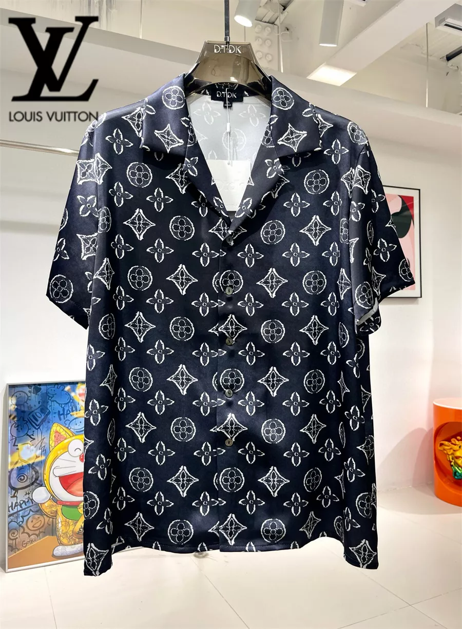 Louis Vuitton LV Tracksuits Short Sleeved For Men Comfortable 2267