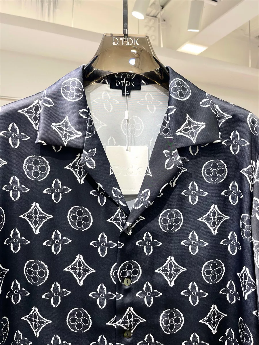 Louis Vuitton LV Tracksuits Short Sleeved For Men Comfortable 2267