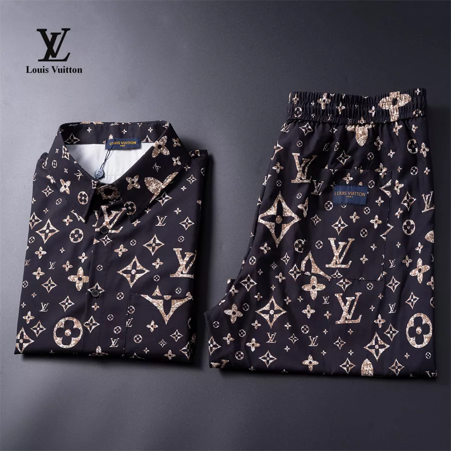 Louis Vuitton LV Tracksuits Short Sleeved For Men Compact 7607