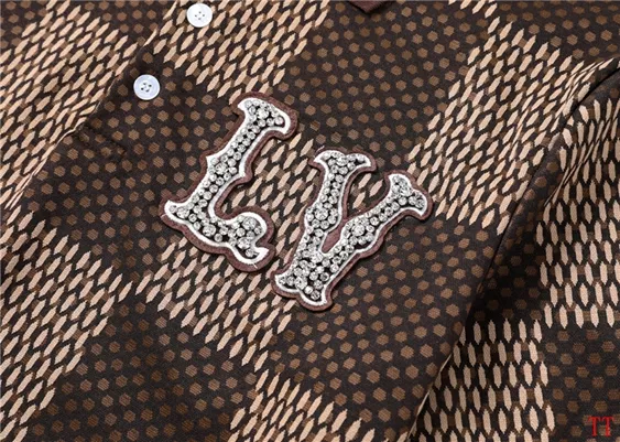 Louis Vuitton LV Tracksuits Short Sleeved For Men Cozy 9006