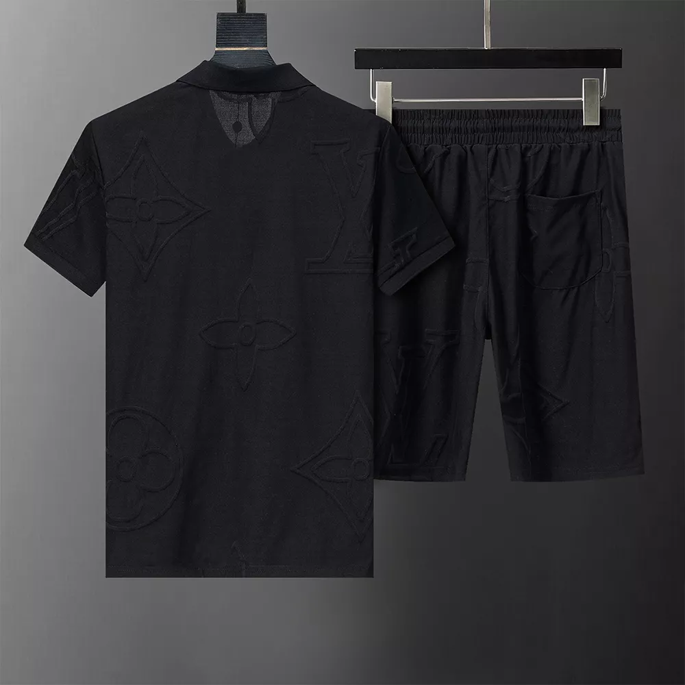 Louis Vuitton LV Tracksuits Short Sleeved For Men Durable 7719