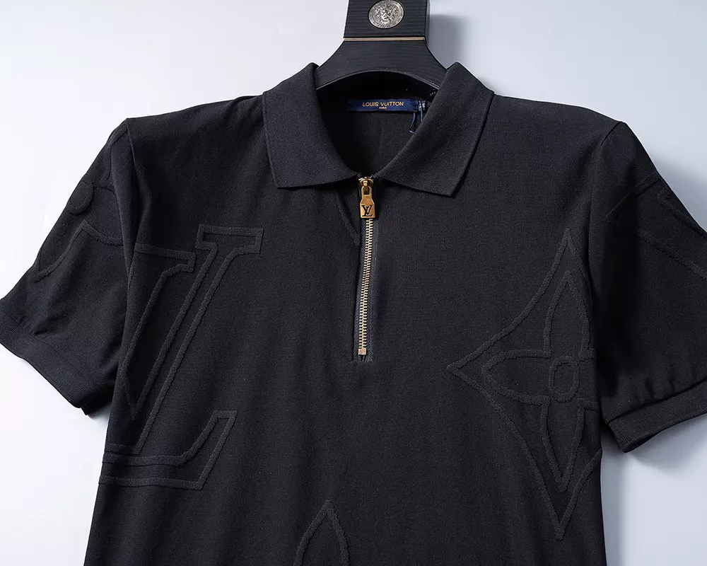 Louis Vuitton LV Tracksuits Short Sleeved For Men Durable 7719