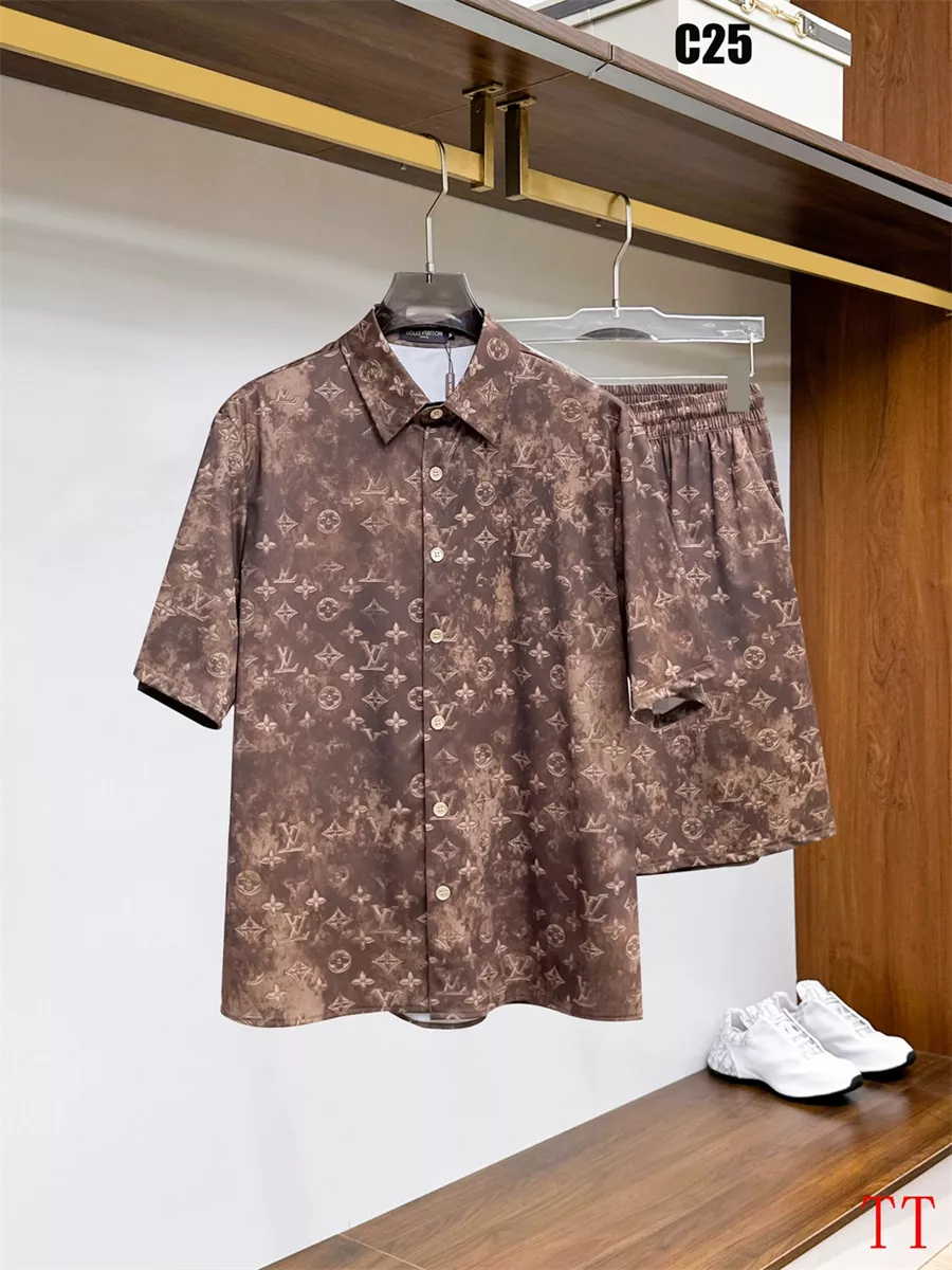 Louis Vuitton LV Tracksuits Short Sleeved For Men Durable 9886