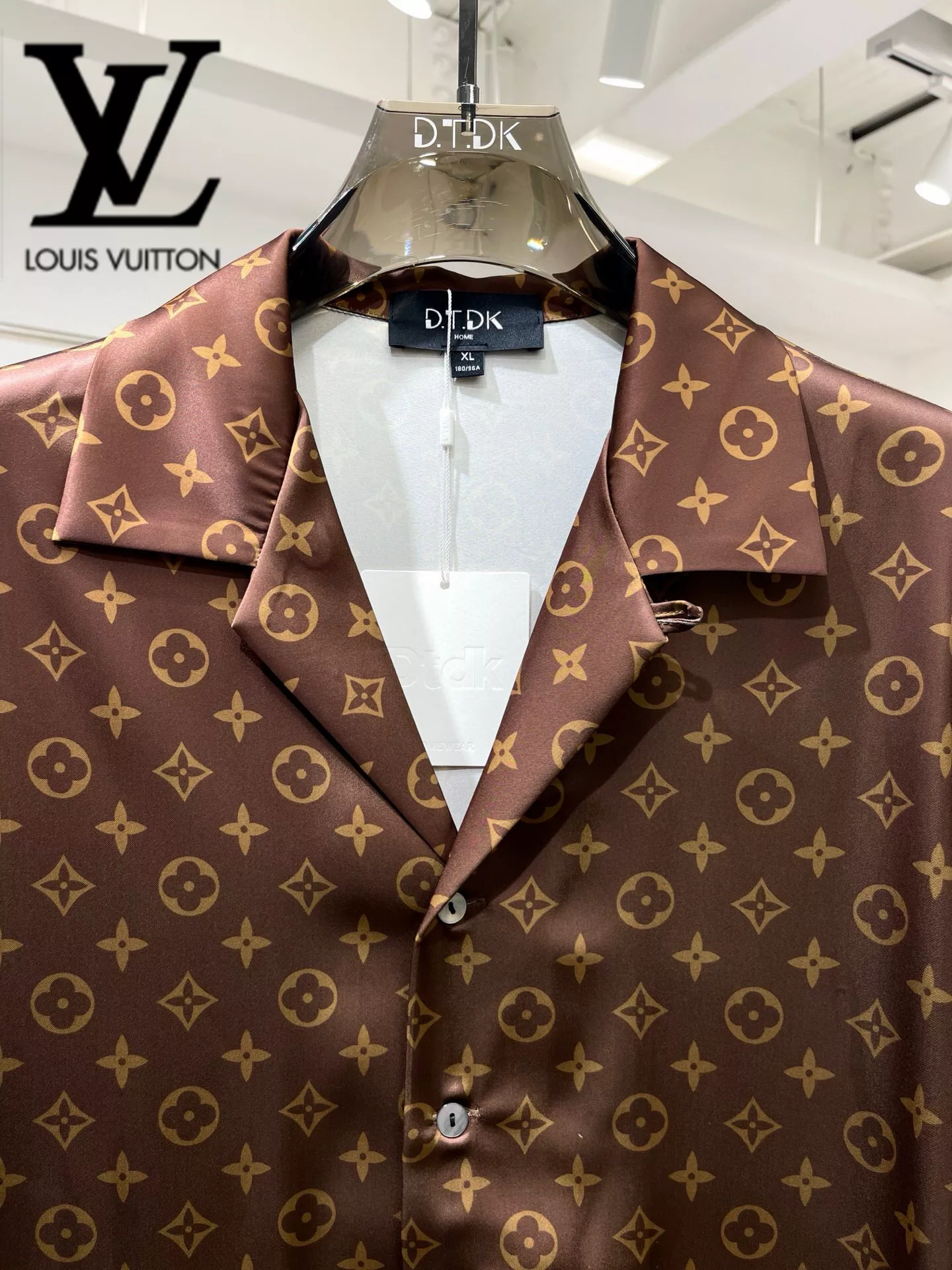 Louis Vuitton LV Tracksuits Short Sleeved For Men Efficient 7233