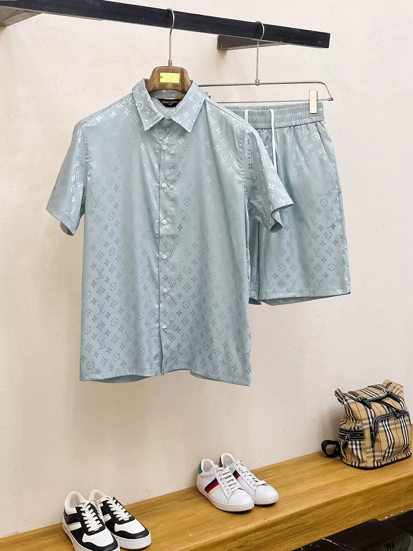 Louis Vuitton LV Tracksuits Short Sleeved For Men Elegant 7231