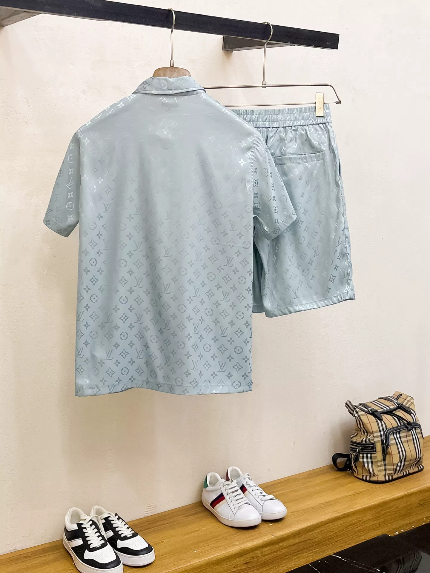 Louis Vuitton LV Tracksuits Short Sleeved For Men Elegant 7231