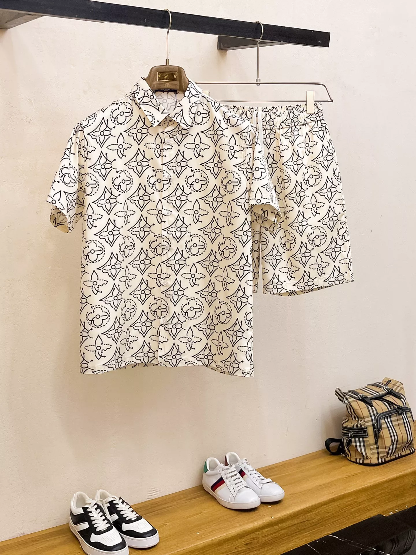 Louis Vuitton LV Tracksuits Short Sleeved For Men Flexible 8721