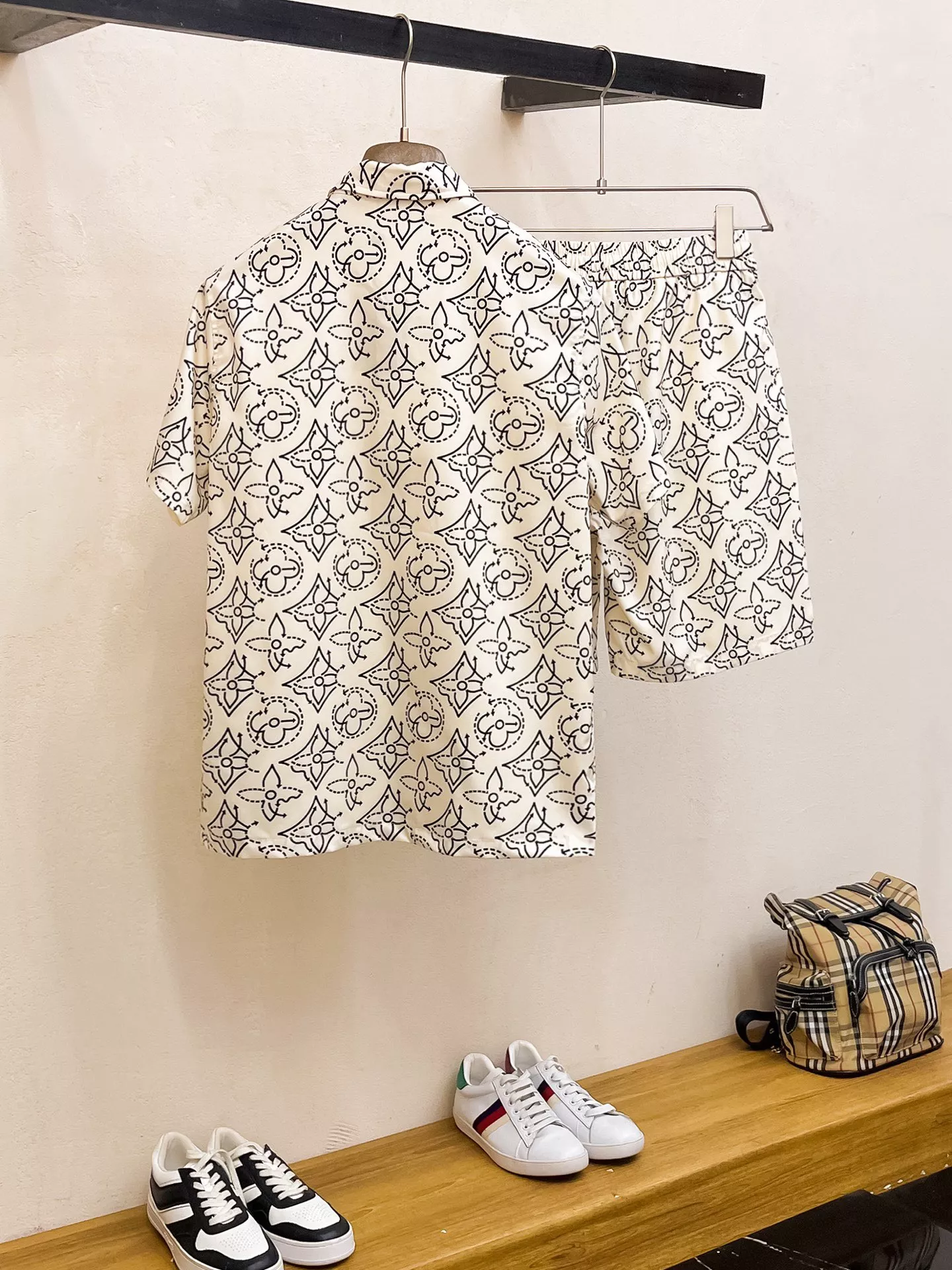 Louis Vuitton LV Tracksuits Short Sleeved For Men Flexible 8721