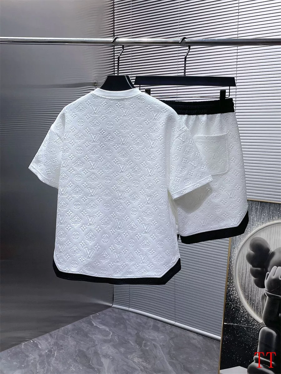 Louis Vuitton LV Tracksuits Short Sleeved For Men GoodFit 2660