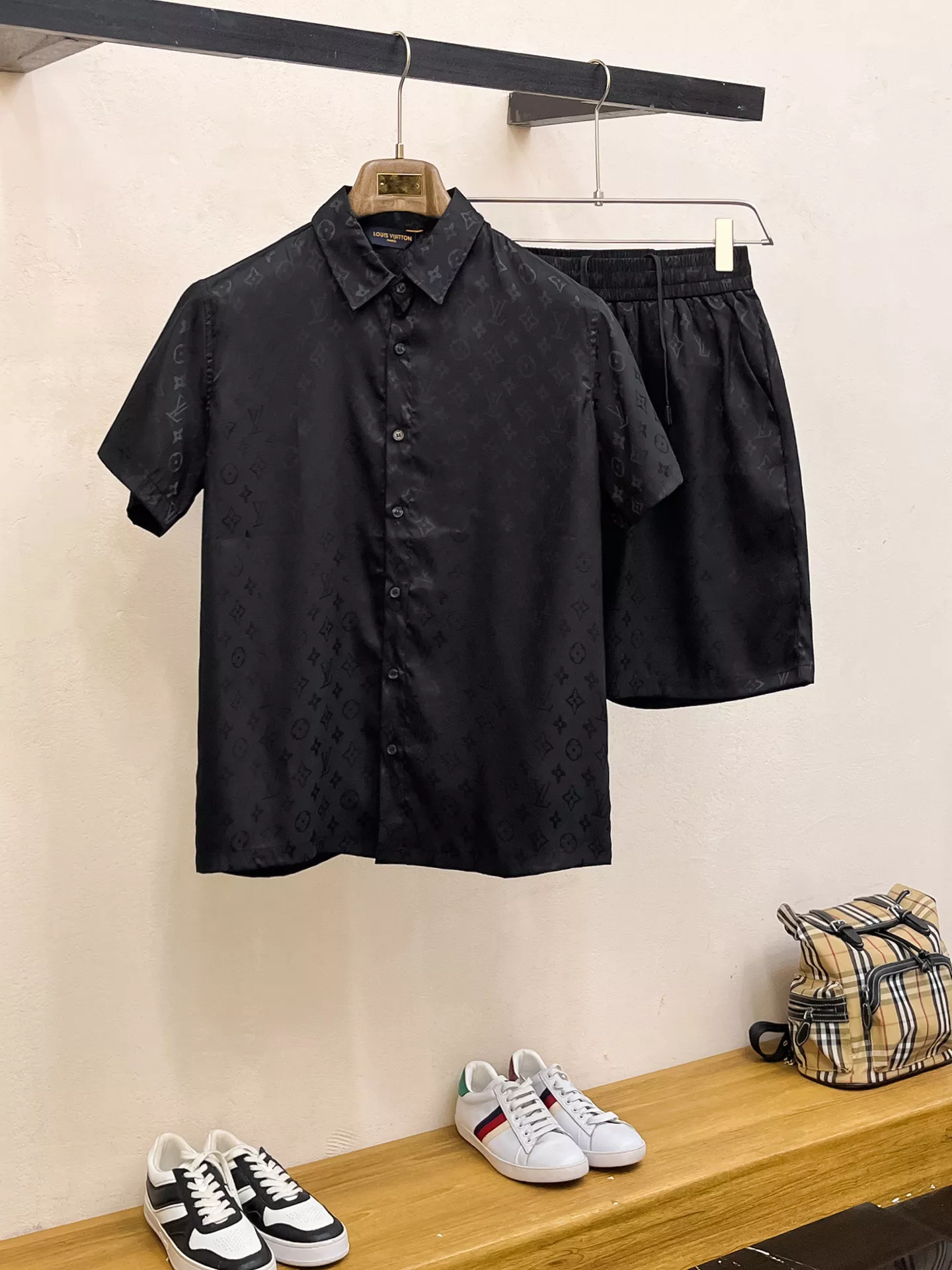 Louis Vuitton LV Tracksuits Short Sleeved For Men Minimalist 3185