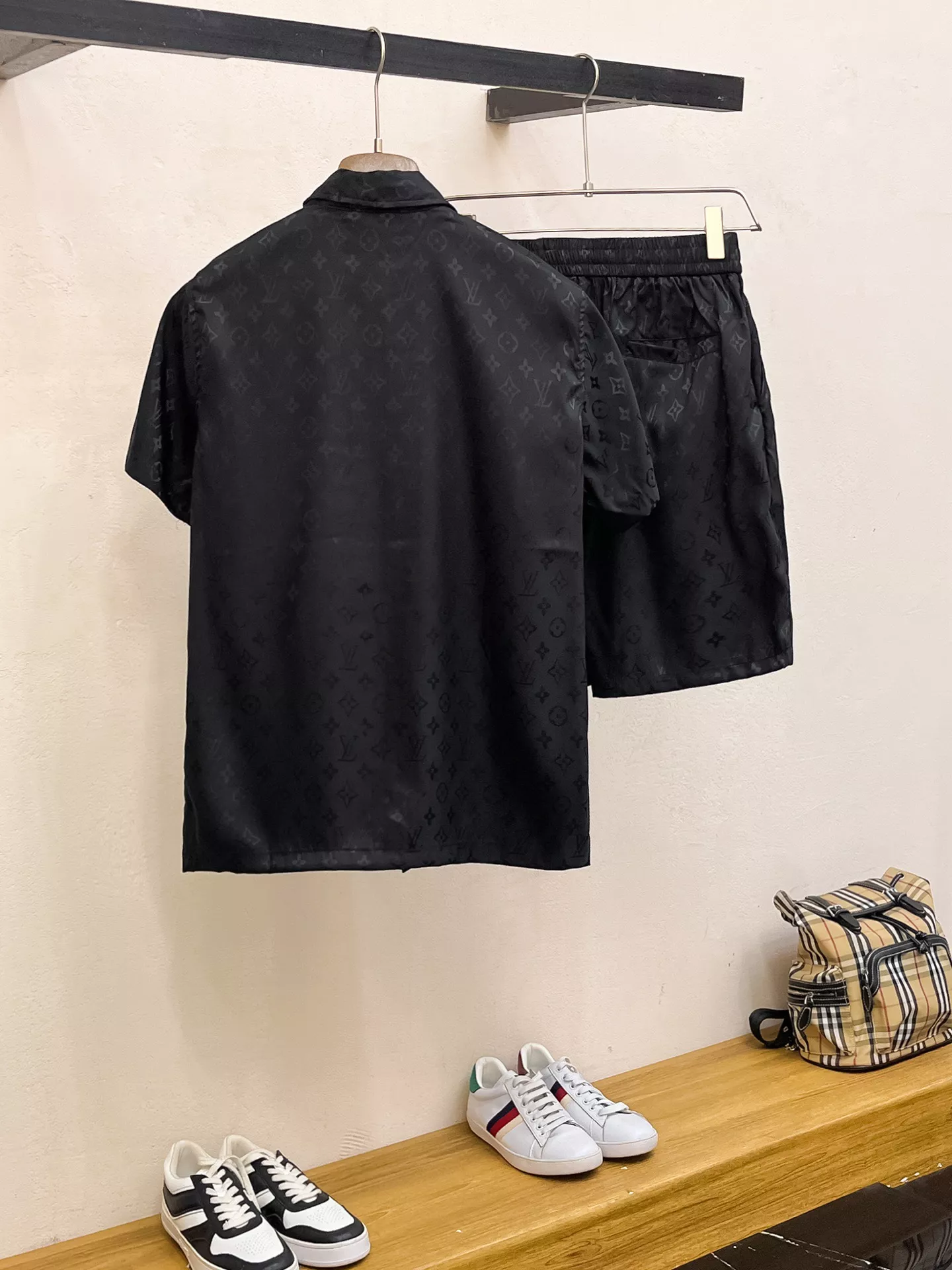 Louis Vuitton LV Tracksuits Short Sleeved For Men Minimalist 3185