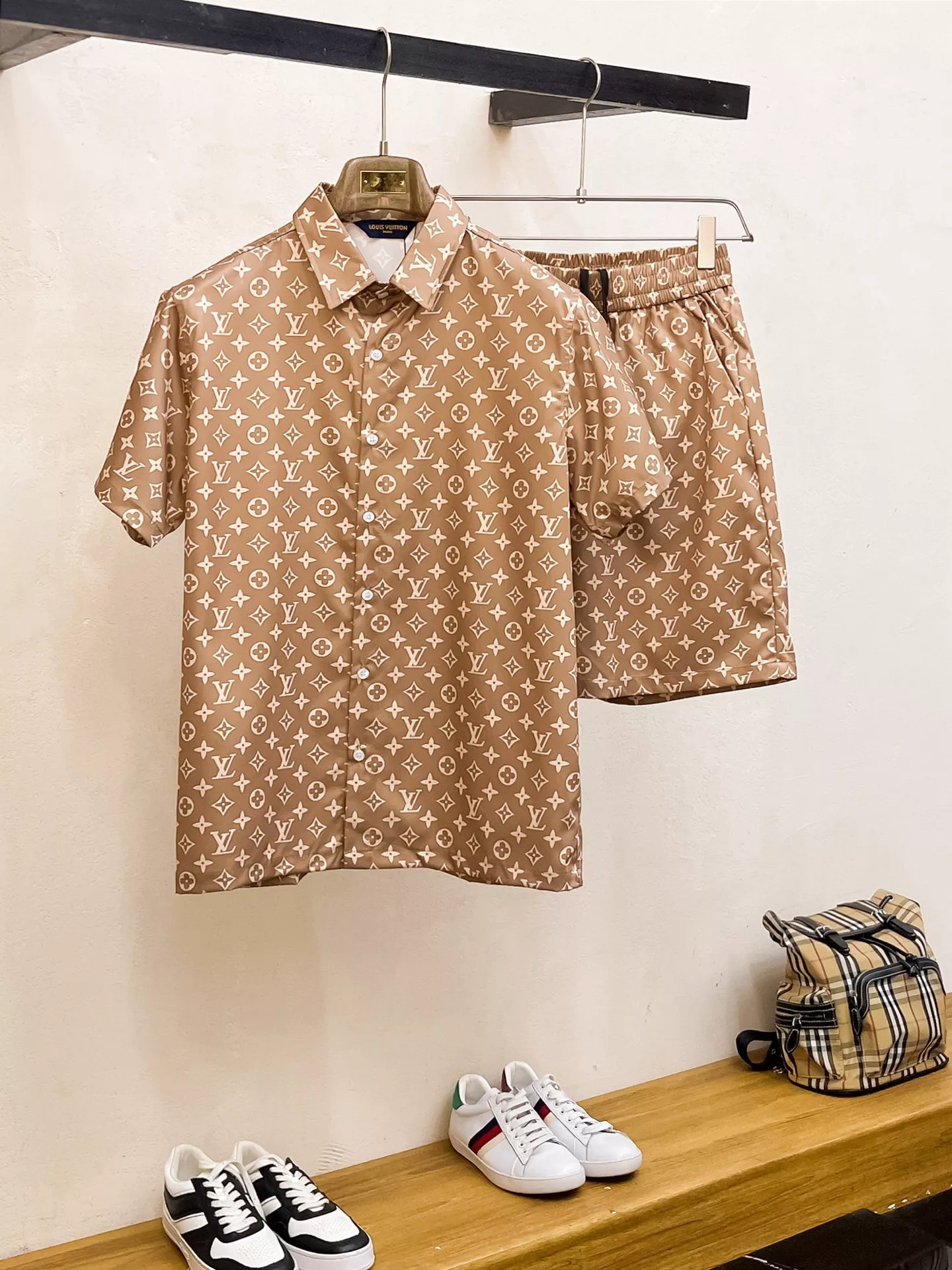 Louis Vuitton LV Tracksuits Short Sleeved For Men Popular 6431