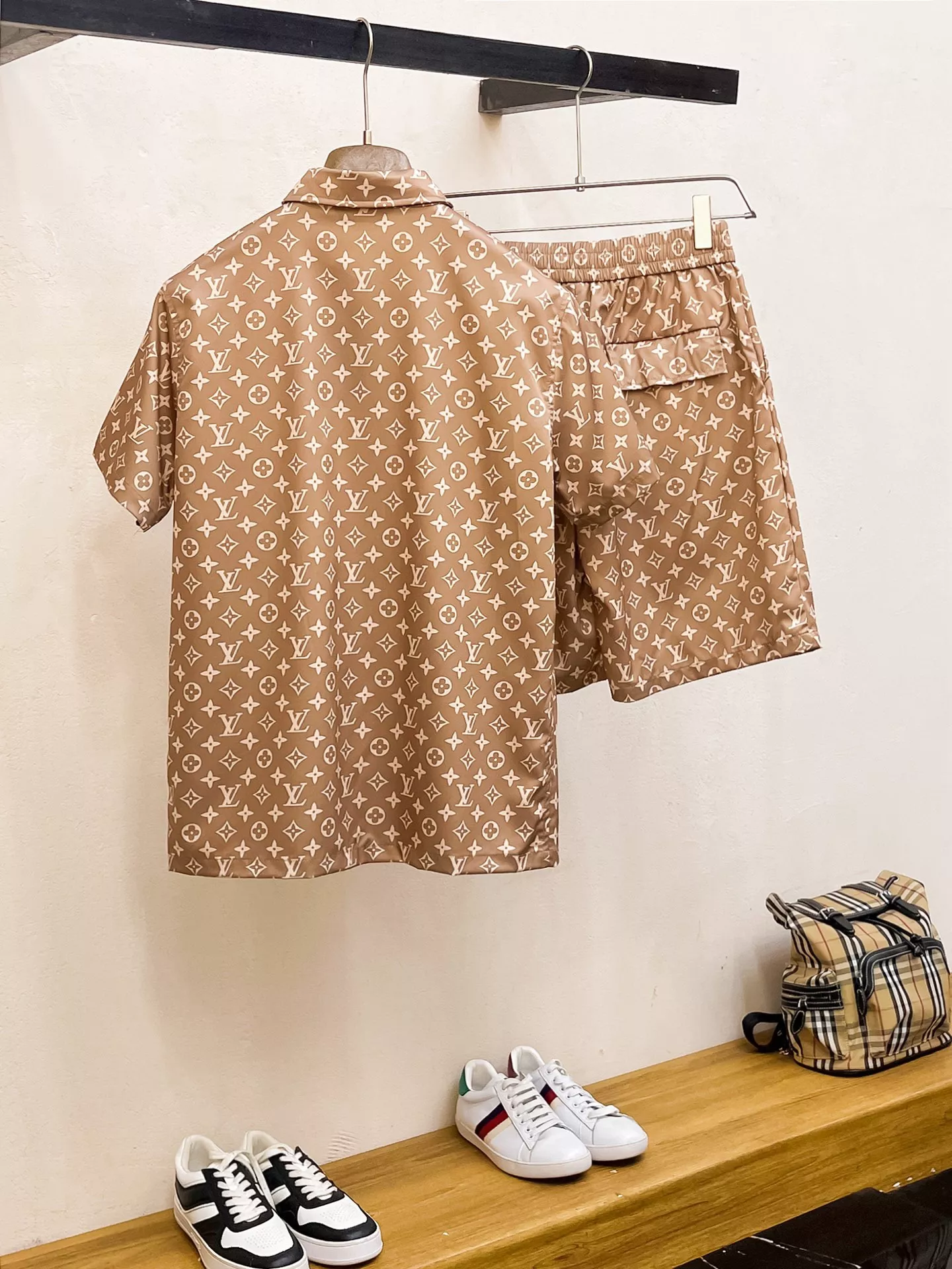 Louis Vuitton LV Tracksuits Short Sleeved For Men Popular 6431