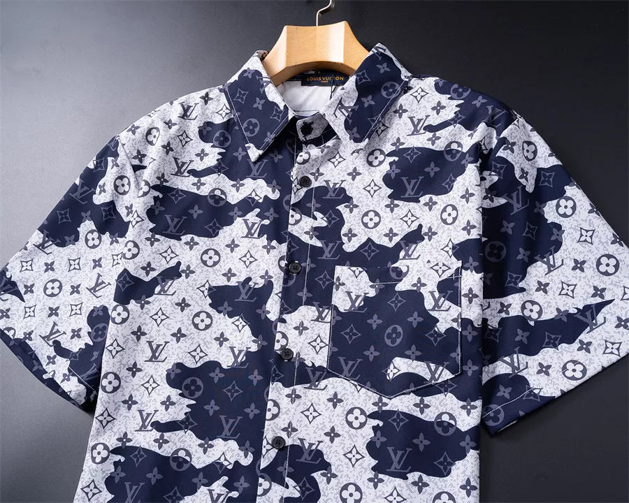 Louis Vuitton LV Tracksuits Short Sleeved For Men Practical 4661