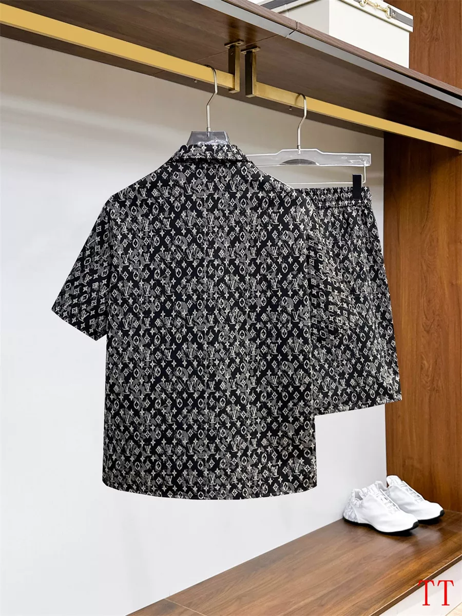 Louis Vuitton LV Tracksuits Short Sleeved For Men Reliable 9693