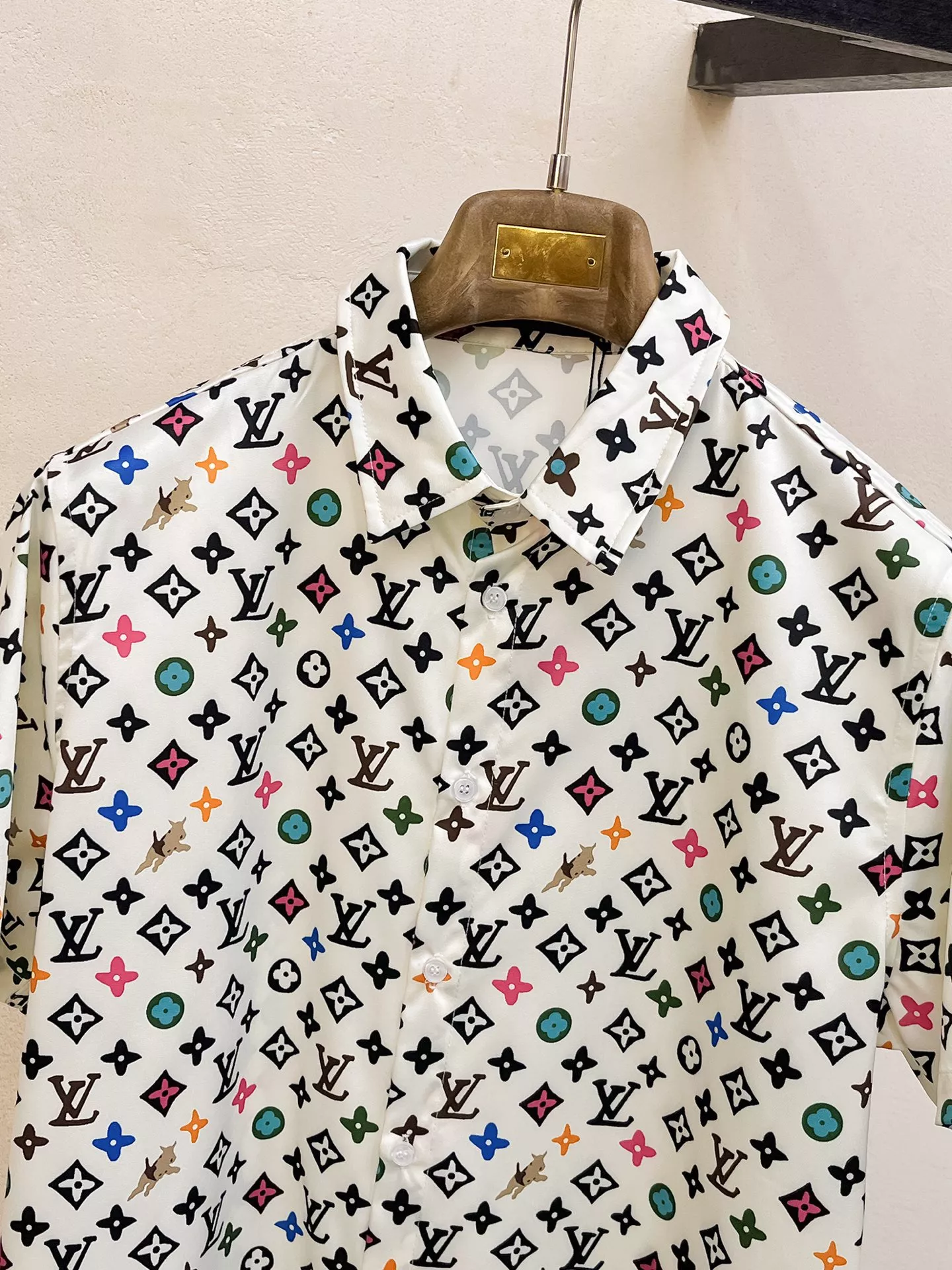 Louis Vuitton LV Tracksuits Short Sleeved For Men Sleek 8669