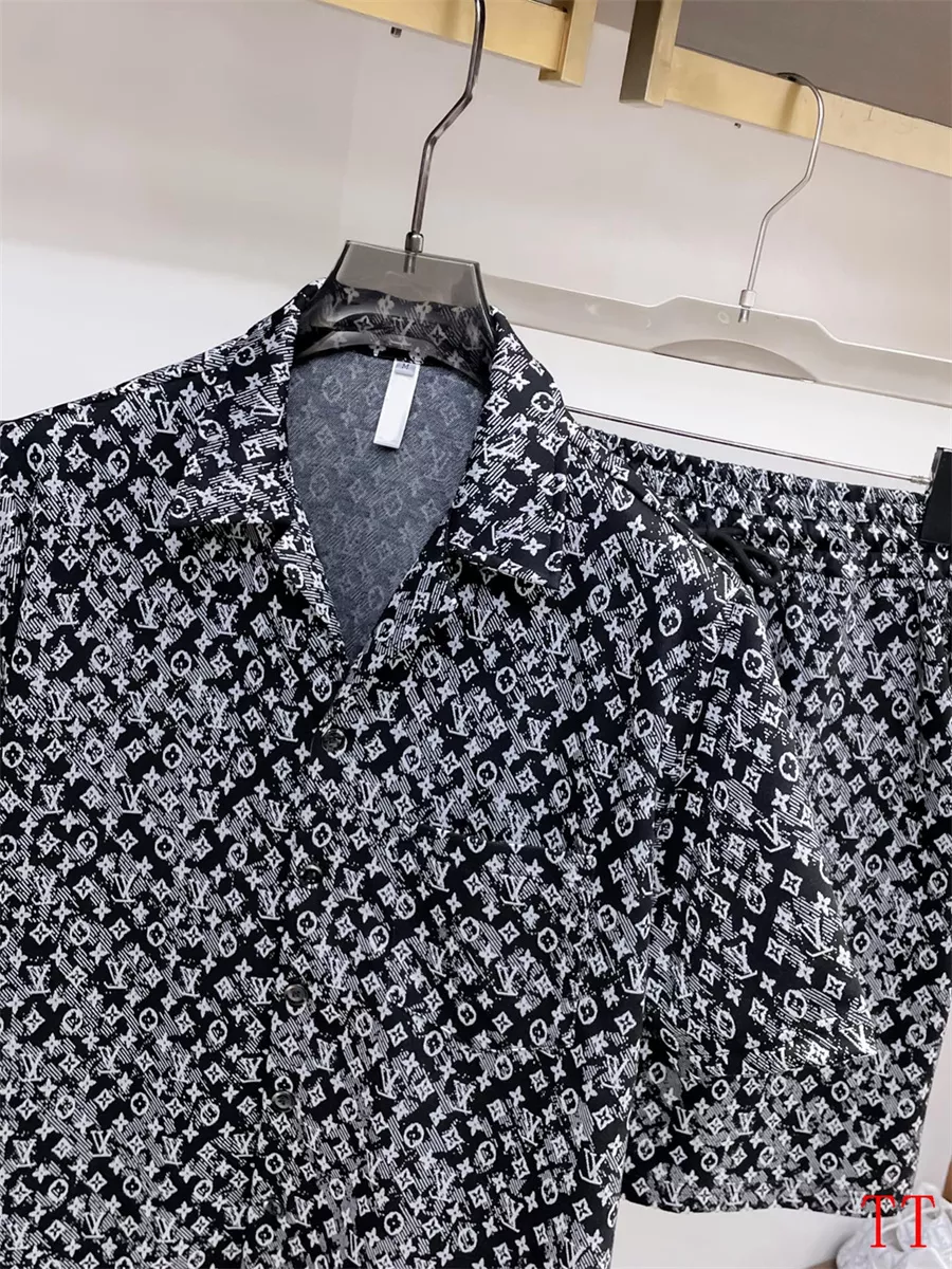 Louis Vuitton LV Tracksuits Short Sleeved For Men SmartChoice 7763