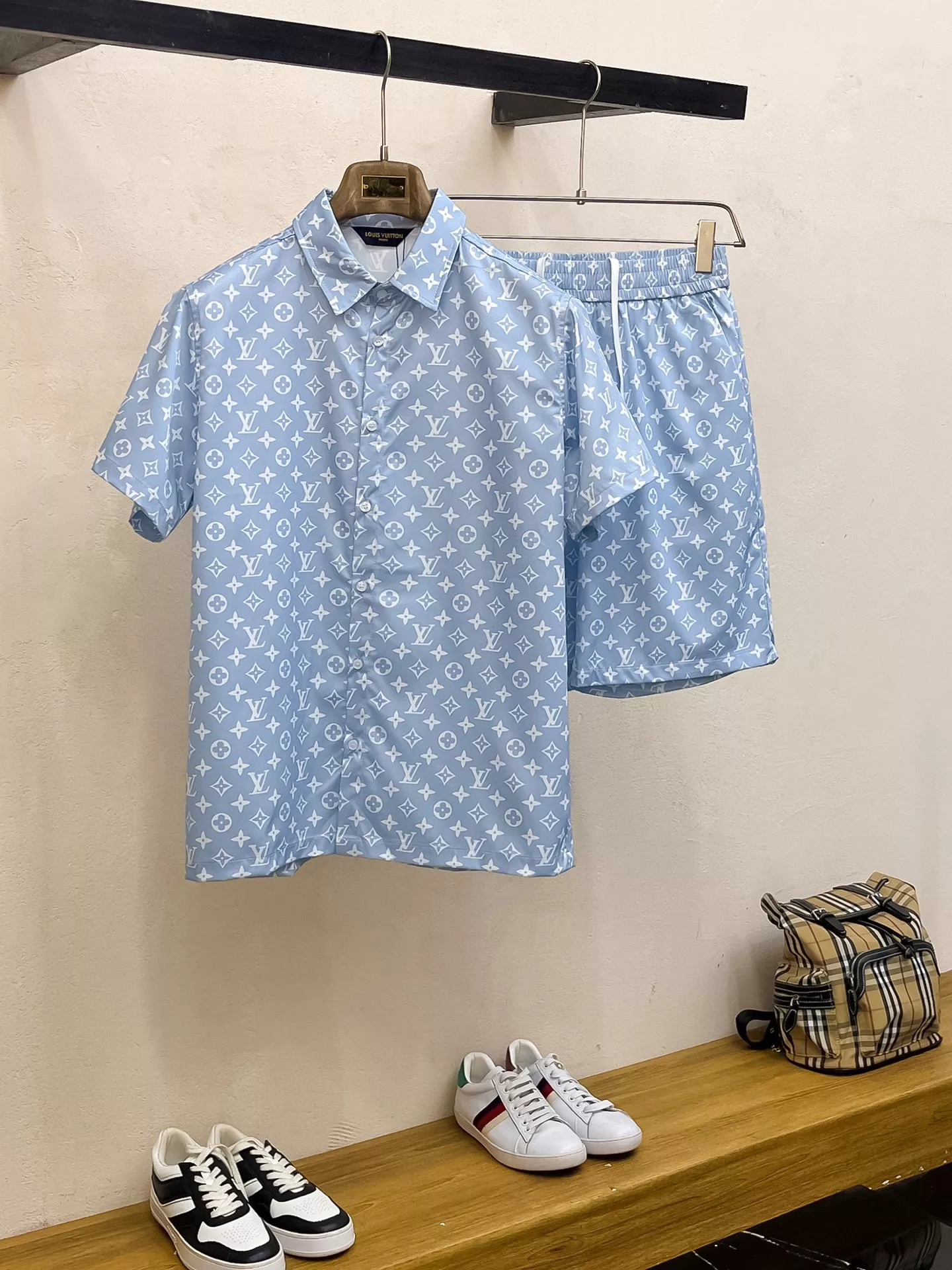 Louis Vuitton LV Tracksuits Short Sleeved For Men Soft 7842